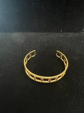 Open-Link Cuff Bracelet — Women’s Elegant Gold-Tone Bangle